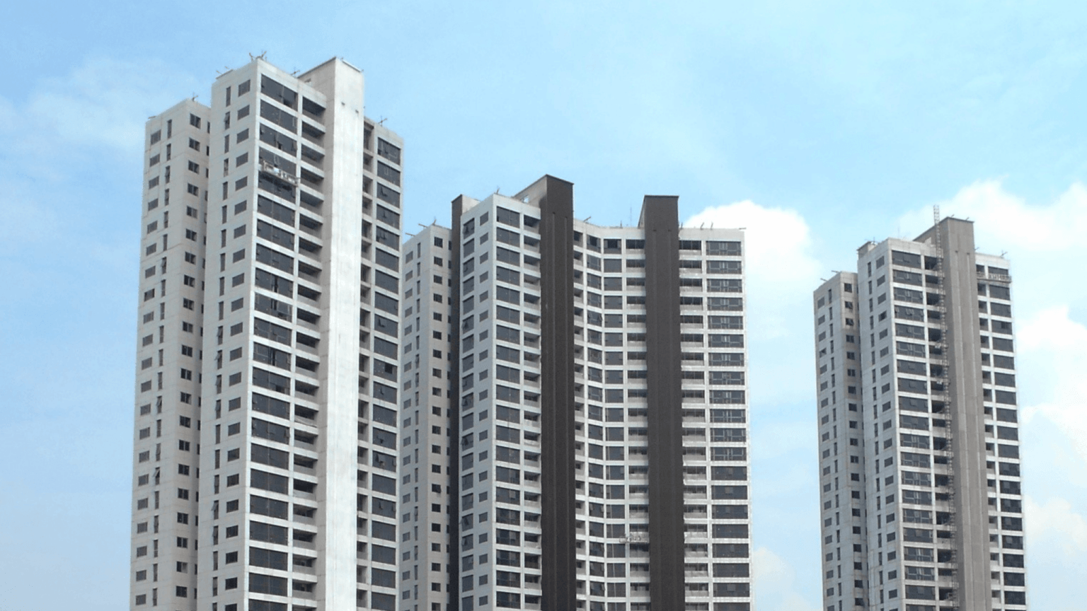 Gedung Apartemen Mewah 1Park Avenue di Kebayoran Baru Jakarta